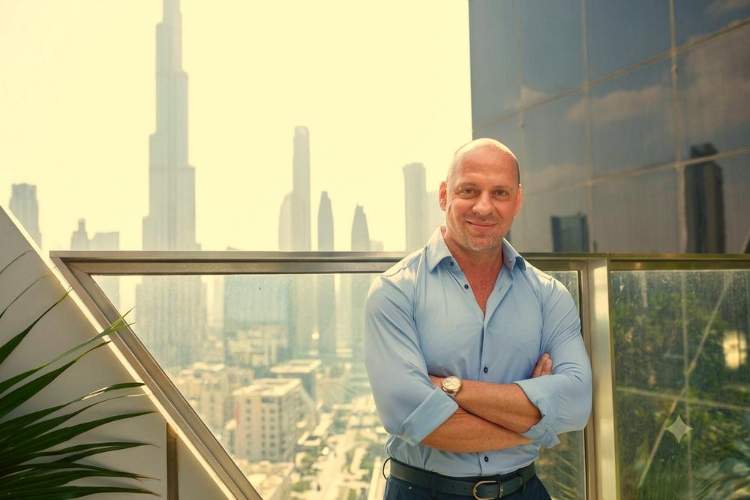 Roberto Manzi, tax strategist internazionale, nei pressi dei suoi uffici a Dubai